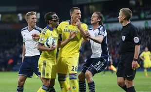 Fabregas a connu son premier carton rouge depuis neuf ans.