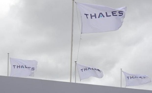 Les groupes Arianespace et Thales Alenia Space ont décroché des contrats pour le lancement et la fourniture, respectivement, d'un satellite de défense et de télécommunications brésilien, ont annoncé jeudi ces groupes.