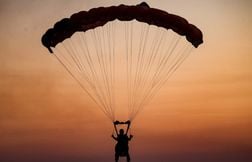 Un jeune parapentiste se tue après un problème de voile