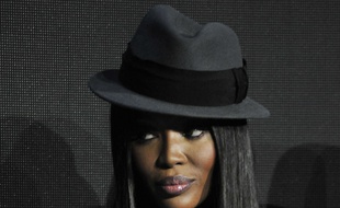 La top Naomi Campbell
