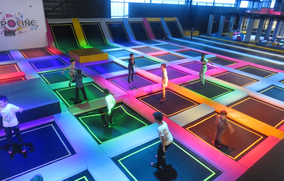 VIDEO. Jumps, parcours ninja et « défouloir »… Le boom des parcs à