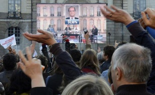 François Hollande a remporté dimanche l'élection présidentielle et devient le deuxième président de gauche de la Ve République, aux dépens de Nicolas Sarkozy (UMP), contraint de quitter l'Elysée après un seul quinquennat et qui a souhaité "bonne chance" à son adversaire.