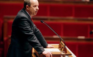 Le député PS du Finistère, Jean-Jacques Urvoas, a réitéré dimanche sa demande d'ajournement de l'écotaxe en Bretagne afin de pouvoir mesurer "avec précision son impact sur les entreprises bretonnes".