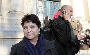 La directrice de la crèche Baby Loup, Natalia Baleato et son avocat Richard Malka le 13 décembre 2010 à Mantes-la-Jolie