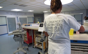 A Tourcoing, le 18 octobre 2016 - Le service des urgences du CH Dron en colere apres l'agression de deux medecins.
