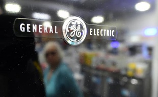 General Electric (GE) a fortement réduit ses pertes au premier trimestre mais n'a pas levé les doutes sur la croissance future de ses revenus affectés par les prix bas du pétrole qui plombent ses activités énergétiques