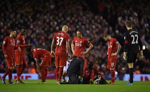 Mamadou Sakho a dû sortir sur blessure lors de la défaite de Liverpool contre Crystal Palace (1-2), le 8 novembre 2015.