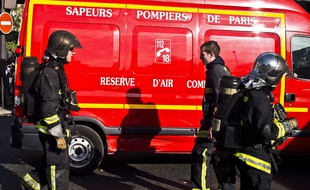 Des pompiers de Paris en action lors de l'incendie de la Maison de la Radio le 31 octobre 2014
