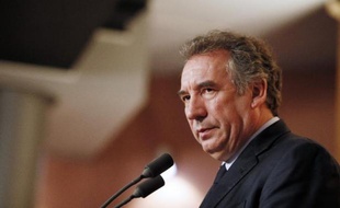 Le président du MoDem, François Bayrou, a déclaré vendredi redouter une "énième réforme" des retraites "qui n'aille pas au fond des choses", estimant par ailleurs que ce n'était pas avec des "rustines" que la situation économique et sociale s'améliorera.