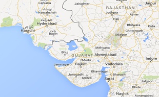 Les garde-côtes et l'aviation indiens ont tenté d'intercepter le bateau près de la frontière maritime avec le Pakistan, à environ 365 km au large de la cote de l'Etat du Gujarat.