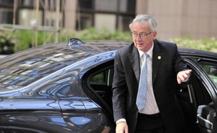Le nouveau président de la Commission européenne Jean-Claude Juncker arrive au siège de l'Union européenne à Bruxelles le 16 juillet 2014