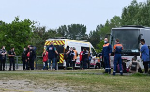 Un bus de la sécurité civile dans un camp de migrants et migrantes à Calais. (illustration)