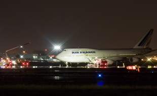 Un appareil de la compagnie Air France sur le tarmac de l'aéroport Pierre-Elliott Trudeau de Montréal, le 26 août 2008.