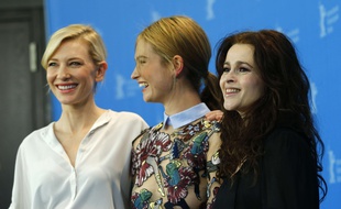 Les actrices Cate Blanchett, Lily James et Helena Bonham Carter posent le 13 février 2015 à Berlin pour le film Cendrillon