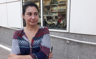 Stéphanie Simpson, la porte-parole de l'hôpital Lenval pour enfants de Nice devant l'établissement.