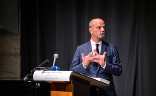 Jean Michel Blanquer au lycée Jean de la Fontaine vendredi 15 octobre 2021 pour rendre hommage à Samuel Paty, mort assassiné à Conflans-Sainte-Honorine, dans les Yvelines, il y a un an.