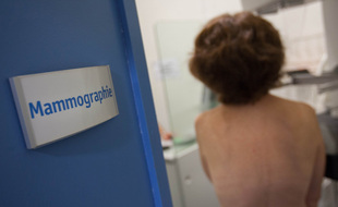 Durant le reconfinement, l'association RoseUp a lancé une plateforme de déclaration permettant aux personnes confrontées au cancer de documenter les reports et annulations d'actes médicaux ou d'interventions chirurgicales dont elles sont victimes.