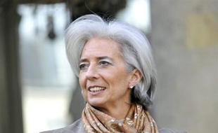 "La Commission européenne prévoyait pour la France une baisse de 1,8% (du PIB), le FMI une baisse de 1,9% (...) Un recul de 1,5% c'est beaucoup mieux", a toutefois estimé lundi la ministre de l'Economie, Christine Lagarde.