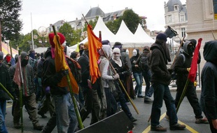 La manifestation d'un collectif anticarcéral s'est soldée par des dégradations, le 10 octobre 2009, à Poitiers.