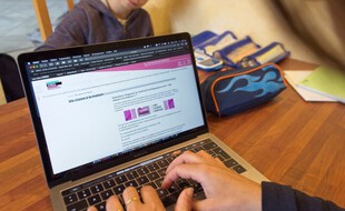 Des élèves accédants à la plateforme du Cned. (illustration)