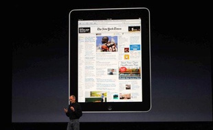 Steve Jobs dévoile l'iPad, la nouvelle tablette d'Apple, San Francisco, le 27 janvier 2010.
