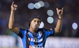 Ronaldinho lors de sa présentation dans son nouveau club, le 12 septembre 2014 à Queretaro (Mexique).