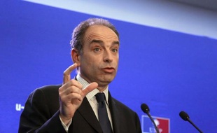 Jean-François Copé prévient que tout accord local entre un candidat UMP aux législatives et le Front national serait "contraire à la ligne de l'UMP" et qu'il en tirerait "toutes les conséquences au niveau national"