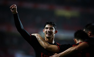 Gonçalo Guedes fête un but avec le Benfica Lisbonne le 19 novembre 2016.