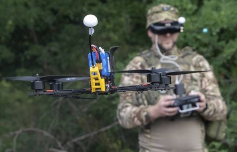 Deux ingénieurs de Seine-Maritime développent des drones de guerre