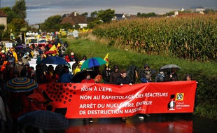 Plusieurs milliers de manifestants ont protesté contre l'EPR de Flamanville, le 1er octobre 2016.