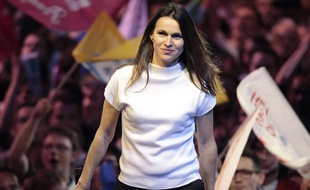 Aurélie Filippetti sur scène lors du meeting de François Hollande le 29 avril 2012 à Bercy.