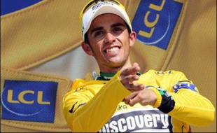 Au bout d'un scénario haletant, l'Espagnol Alberto Contador a franchi le pas décisif samedi vers la victoire dans le Tour de France qui a échappé de peu à l'Australien Cadel Evans mais aussi à l'Américain Levi Leipheimer, trouble-fête du dernier contre-la-montre.