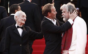Jacques Herlin, avec Xavier Beauvois et Michael Lonsdale avant la projection du film «Des Hommes Et Des Dieux», au festival de Cannes, le 18 mai 2010.