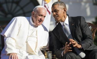 Barack Obama et le pape François affichent leur complicité lors d'une visite historique à la Maison Blanche à Washington, le 23 septembre 2015