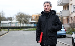 Patrick habite dans le quartier de la Poterie, à Rennes, depuis huit ans. Depuis un mois, il ne supporte plus son appartement où a été installé un compteur communiquant Linky.