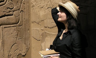 Isabelle Dethan est une illustratrice jeunesse qui s'est beaucoup intéressé à l'Egypte et qui vient de sortir un album sur al période gallo-romaine.