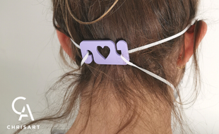 L'entreprise girondine Chrisart propose des attache-masques personnalisables.
