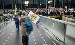 Des opposants au projet de Notre-Dame-des-Landes devant le palais de justice de Nantes, le 13 janvier 2016