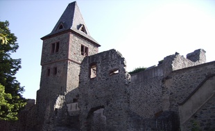 Le château enténébré convoque les esprits de la littérature gothique.