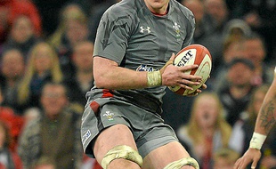 Ian Evans, avec le maillot gallois.