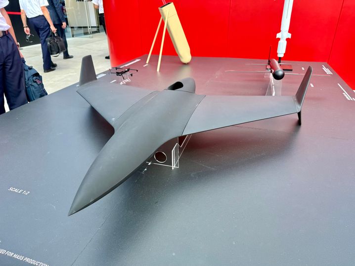 Maquette, à l'échelle 1/2, du One Way Effector, munition de saturation longue portée présentée par MBDA.