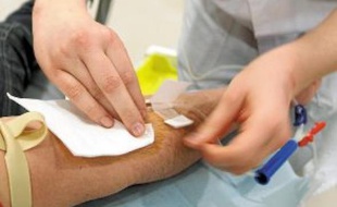 Le dosage d'hémoglobine glycosylée se fait à partir d'une prise de sang.
