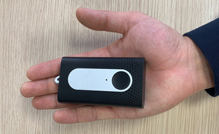 Le mini capteur de qualité de l'air installé chez les volontaires.