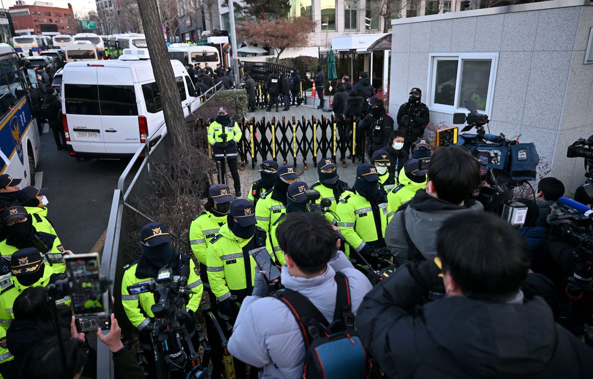 Corée du Sud : Le président déchu Yoon sur le point d’être arrêté, confusion devant sa rés image