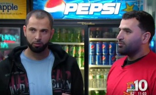 La compagnie aérienne a demandé à deux passagers qui parlaient arabe de ne pas embarquer.