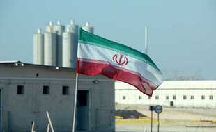 Un drapeau iranien sur le site de la centrale nucléaire de Bouchehr