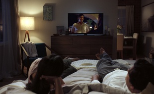 Le lit est le lieu privilégié par les jeunes pour mater une série.