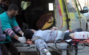 Au moins 135 personnes, dont des dizaines d'enfants, ont péri depuis dimanche dans les raids de l'armée de l'air syrienne sur les quartiers rebelles d'Alep, la grande métropole du nord, a indiqué mercredi l'Observatoire syrien des droits de l'Homme (OSDH).