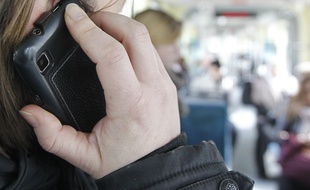 NANTES, le 15/03/2013 Le téléphone ressemble à n'importe quel smartphon