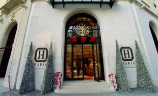 Magasin de la société Hediard, avenue Georges V à Paris, spécialisée dans l'épicerie fine, le 17 décembre 1999